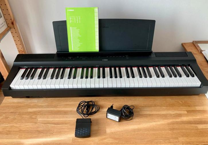 Yamaha P-121 Digital Piano, Muziek en Instrumenten, Piano's, Zo goed als nieuw, Zwart, Ophalen