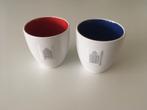 2 mooie mokken / bekers Postcodeloterij - rood en blauw, Ophalen of Verzenden, Zo goed als nieuw, Overige stijlen, Kop(pen) en/of Schotel(s)
