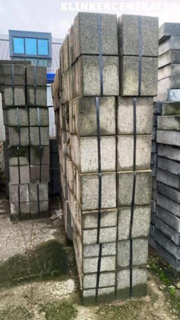 110m2 grijs, gebruikte betontegels 30x30x8cm terrastegels beschikbaar voor biedingen