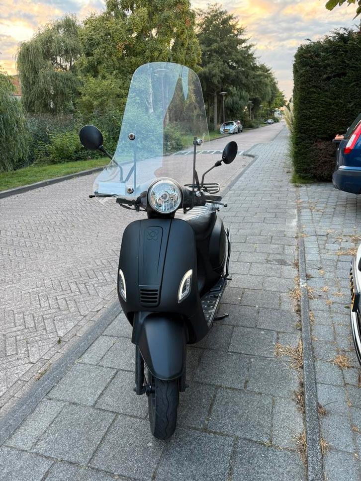 Agm scooter, Fietsen en Brommers, Snorfietsen en Snorscooters, Gebruikt, Overige merken, Benzine, Ophalen