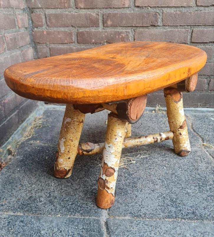 Kleine rustieke salontafel boomstam tafel ambachtelijk uniek, Huis en Inrichting, Tafels | Salontafels, Gebruikt, Minder dan 50 cm