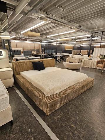 2 persoons boxspring Japandi Zweef bed Rib Stof Taupe Wit beschikbaar voor biedingen