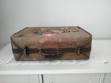 K415 VINTAGE jaren 50 koffer van geperst karton beschikbaar voor biedingen