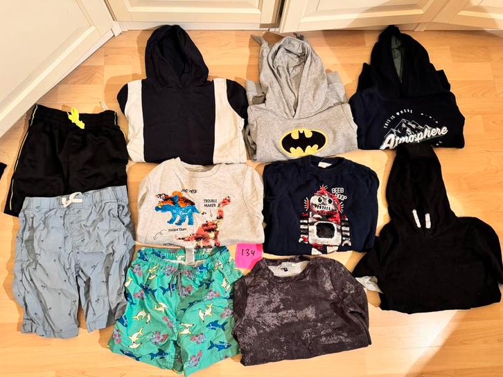 Kinder kledingpakket jongen maat 134 h&m trui hoodie batman, Kinderen en Baby's, Kinderkleding | Kinder-kledingpakketten, Gebruikt