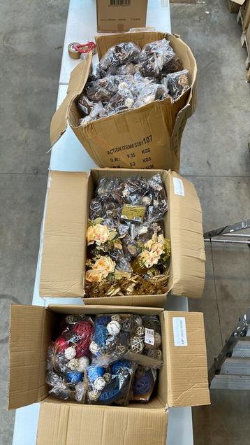 Nepbloemen - bloemen - rozen - accessoires beschikbaar voor biedingen