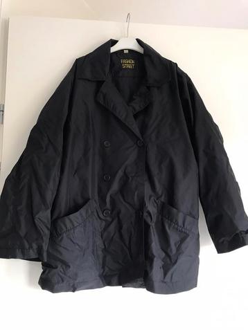 Dun zwart jasje met centuur beschikbaar voor biedingen