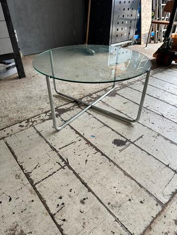 Te koop aangeboden. Glazen salontafel rond 90cm beschikbaar voor biedingen