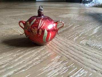 Antieke rode kerstbal,antieke glazen kerstbal beschikbaar voor biedingen