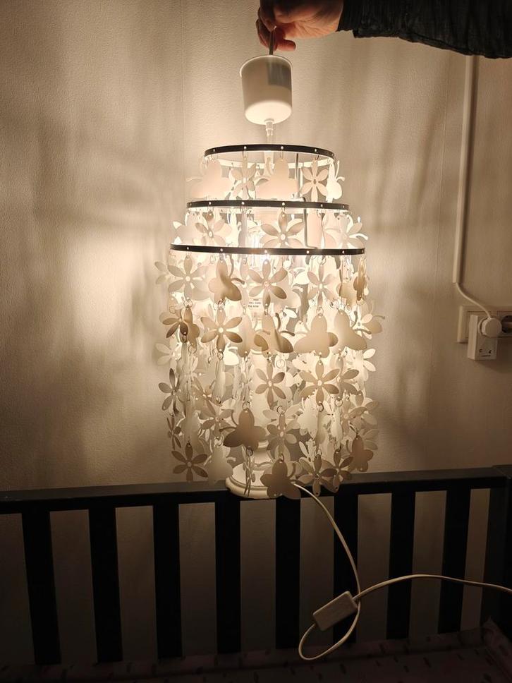 Decoratieve (kind) hanglamp met vlinders – wit, Huis en Inrichting, Lampen | Kroonluchters, Zo goed als nieuw, Ophalen of Verzenden