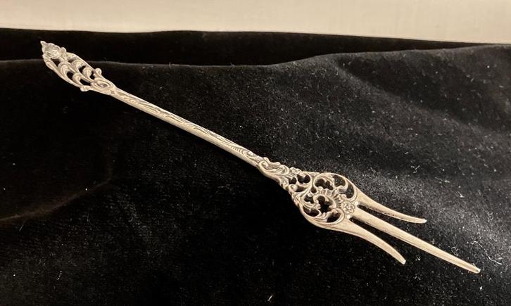 Zilveren cakeprikker – neorococo – A'dam 1932 – M.I. Cohen, Antiek en Kunst, Antiek | Bestek, Verzenden