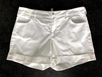 Korte broek ARMANI, maat 29 beschikbaar voor biedingen