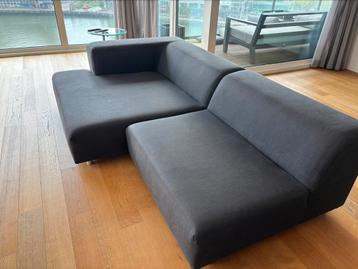 Compacte lounge bank beschikbaar voor biedingen