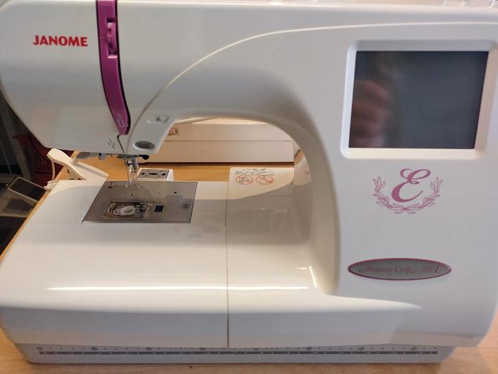 Borduurmachine Janome met accessoires , Hobby en Vrije tijd, Borduren en Borduurmachines, Zo goed als nieuw, Borduurmachine, Machineborduren