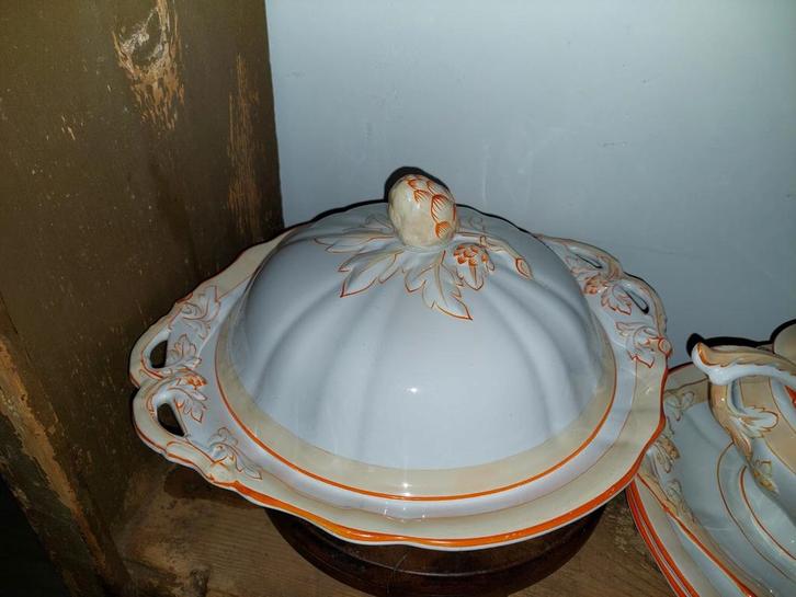 9 delig Petrus Regout servies, wit met zalm oranje., Antiek en Kunst, Antiek | Servies compleet, Ophalen