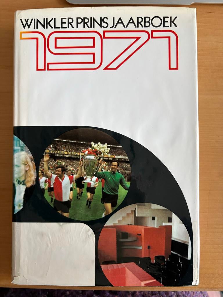 Winkler Prins Jaarboek 1971, Boeken, Ophalen of Verzenden, Gelezen, Algemeen, Los deel