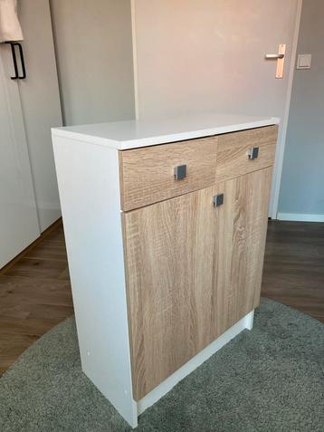 Badkamermeubel / wasmand beschikbaar voor biedingen