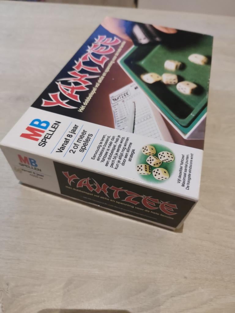 Yahtzee MB Spellen - Klassiek dobbelspel, MB Spellen, Hogehilweg 4, 1101 CD Amsterdam, Ophalen of Verzenden, Zo goed als nieuw