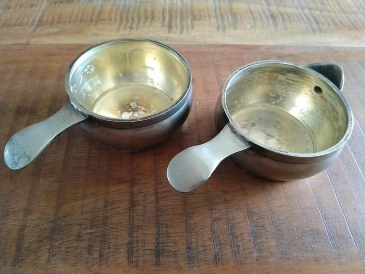 Zwaar metalen suikerschaaltje en melkkannetje, Antiek en Kunst, Antiek | Keukenbenodigdheden, Ophalen of Verzenden