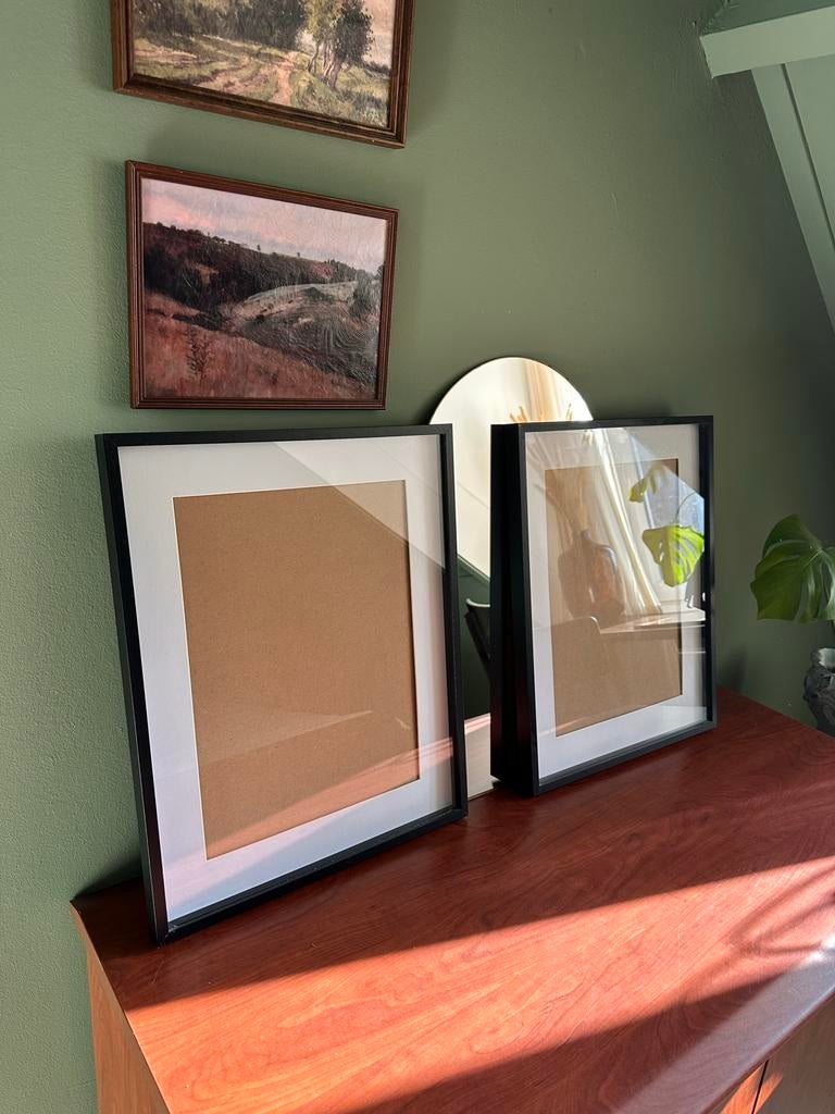 2 Zwartgerande fotolijsten - 52x41,5cm, Ophalen, Gebruikt