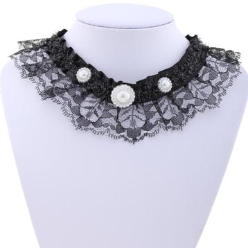 Zwarte voile choker ketting met parelmoer bloemetje beschikbaar voor biedingen