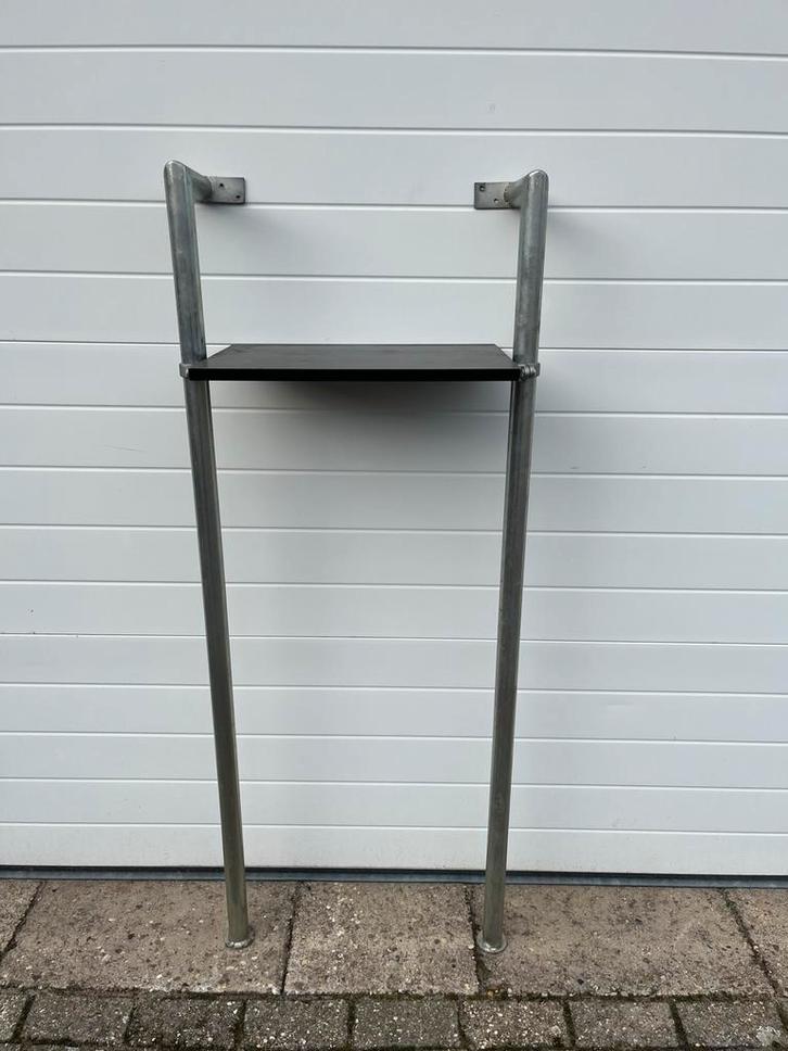Wandplank op poten, Huis en Inrichting, Woonaccessoires | Wandplanken en Boekenplanken, Gebruikt, Ophalen of Verzenden