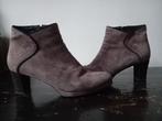 Italiaanse suede enkellaarzen, mt.40, Ophalen of Verzenden, Gedragen, Grijs