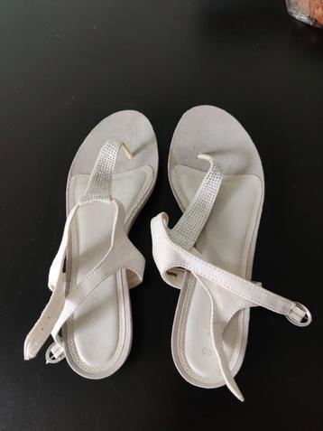 Witte dames sandalen maat 40 beschikbaar voor biedingen