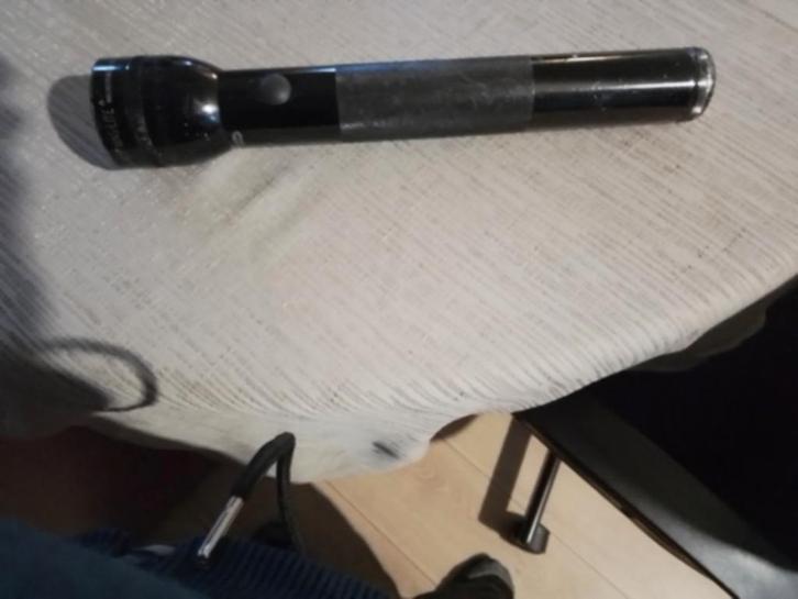 Maglite Zaklamp 34cm - Klassieker!, Caravans en Kamperen, Zaklampen, Gebruikt, Batterij, Ophalen of Verzenden