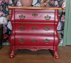 Bordeaux rood buikkastje met 3 lades-vintage stijl, Huis en Inrichting, Kasten | Ladekasten, Ophalen, 50 tot 100 cm, Zo goed als nieuw