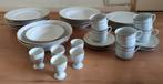 Vintage eetservies wit met gouden rand Hema 42 jaar oud., Ophalen, Gebruikt, Overige stijlen, Compleet servies