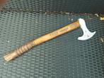 Vikingbijl met essen steel met graveerwerk, leren handgreep, Ophalen of Verzenden