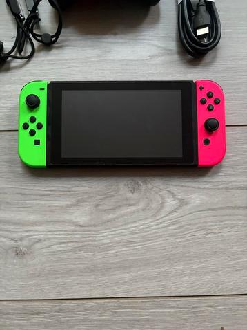 Nintendo Switch V1 met 2 controllers + 500GB SD beschikbaar voor biedingen