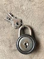 mooi en goedwerkend antiek hangslot incl 2 sleutels, Ophalen of Verzenden