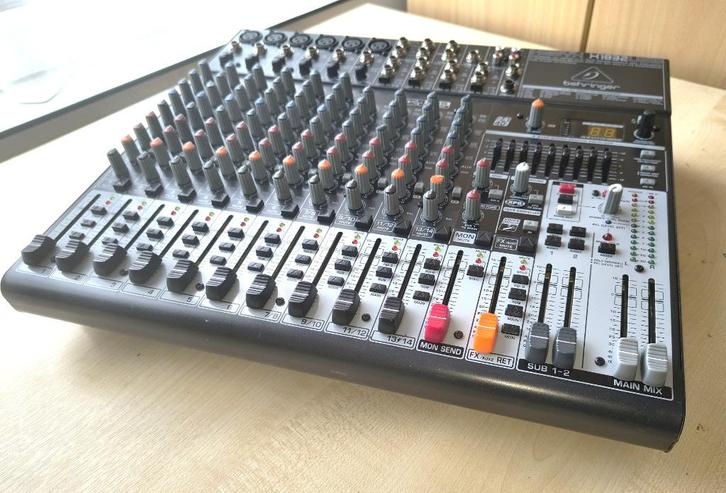 Behringer X1832 USB mengpaneel, Muziek en Instrumenten, Mengpanelen, Gebruikt, 10 tot 20 kanalen, Microfooningang, Ophalen of Verzenden
