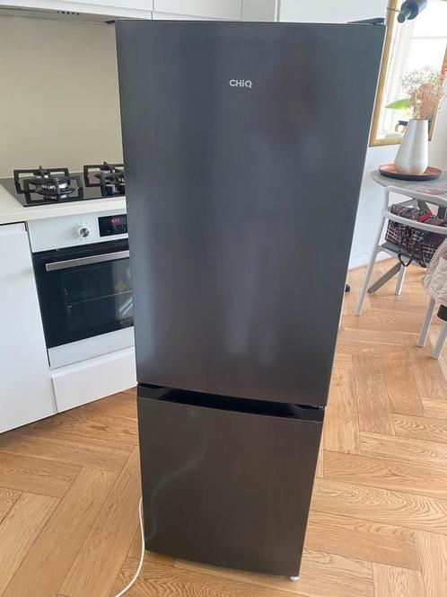 Koelkast refrigerator CHiQ 2 jaar garantie 2 years guarantee, Witgoed en Apparatuur, Koelkasten en IJskasten, Refurbished, Met vriesvak