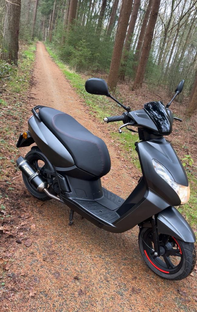 Nette Peugeot Kisbee 4T 50cc, Fietsen en Brommers, Scooters | Overige merken, Ophalen, Maximaal 45 km/u, Zo goed als nieuw, Benzine