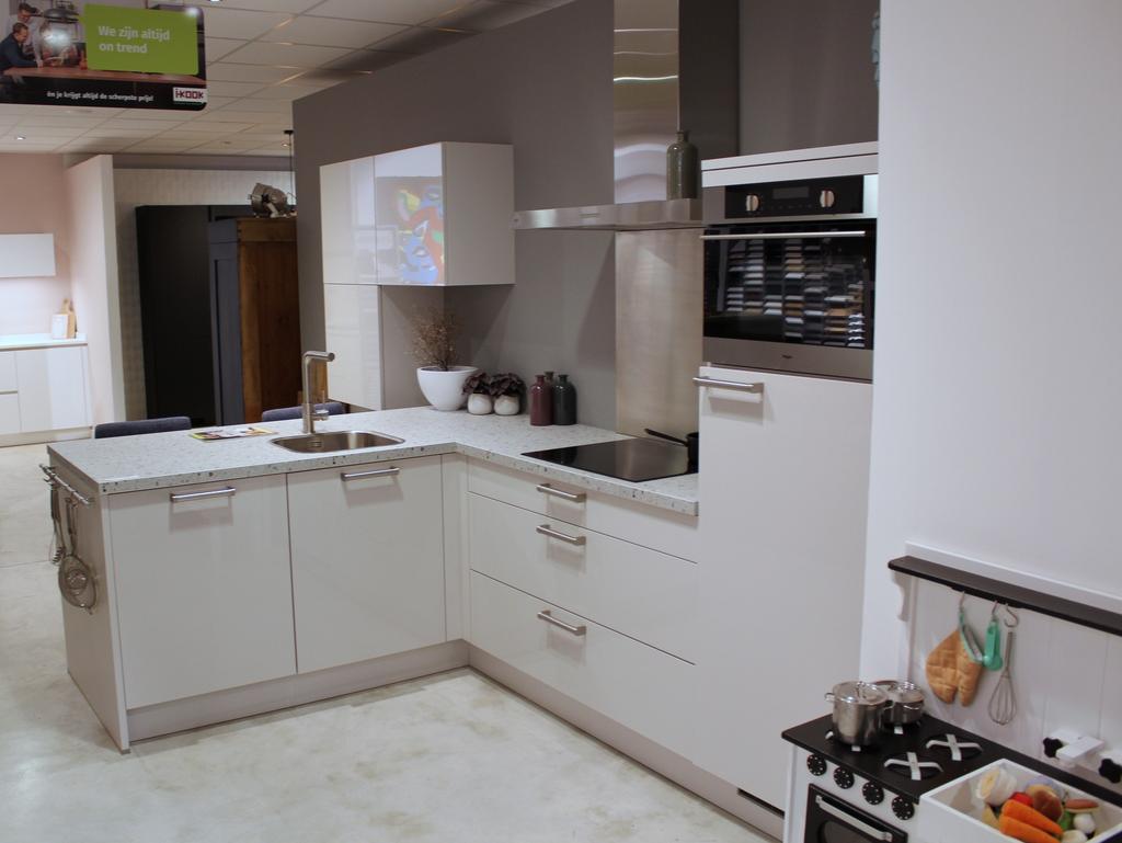 Showroom keuken, Huis en Inrichting, Keuken | Complete keukens, Zo goed als nieuw, Overige typen, Wit, Overige materialen, Ophalen