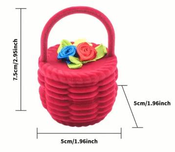 Sieradendoosje in de vorm van een mandje beschikbaar voor biedingen