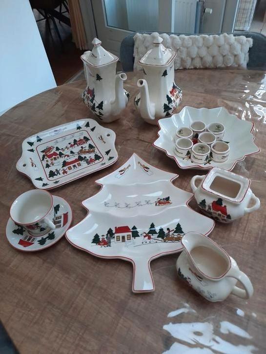 Mason's Christmas Village 1983, Huis en Inrichting, Keuken | Servies, Zo goed als nieuw, Overige stijlen, Porselein, Ophalen of Verzenden
