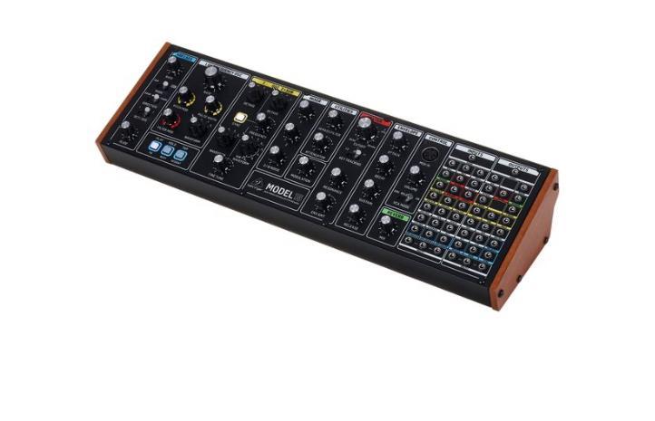 Behringer Model 15, Muziek en Instrumenten, Synthesizers, Zo goed als nieuw, Overige aantallen, Overige merken, Ophalen of Verzenden