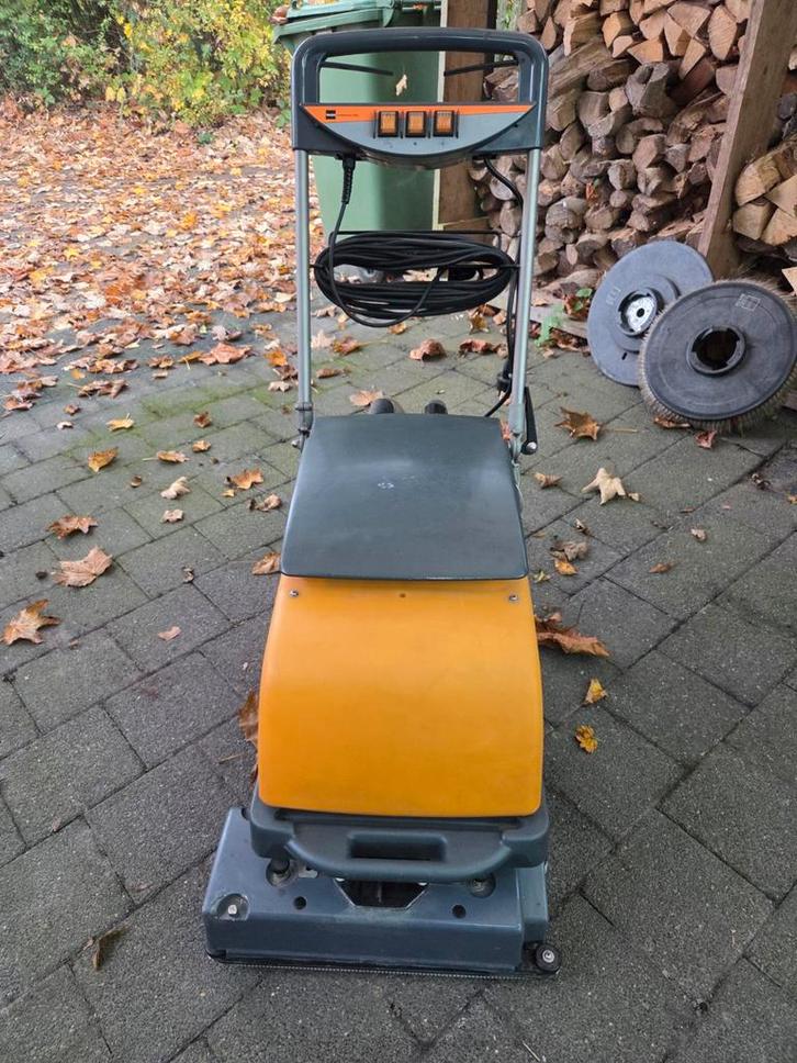Taski Combimat 300 Schrobzuigmachine, Doe-het-zelf en Verbouw, Reinigingsmachines, Gebruikt, Schrobmachine, Ophalen