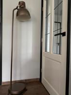 Mooie zware staande lamp( koperkleurig), Huis en Inrichting, Lampen | Vloerlampen, Ophalen of Verzenden, Zo goed als nieuw, 150 tot 200 cm