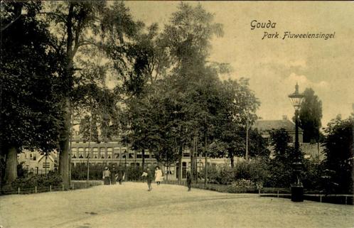 Gouda - park Fluweelensingel, Verzamelen, Ansichtkaarten | Nederland, Gelopen, Zuid-Holland, Voor 1920, Ophalen of Verzenden