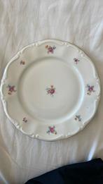 J Kronester Bavaria wit porcelein bordje met bloemetjes., Antiek en Kunst, Antiek | Servies los, Ophalen
