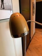 Vloerlamp met mosterdkleurige kappen in retro stijl!, Huis en Inrichting, Lampen | Vloerlampen, Ophalen, Gebruikt, Metaal, 100 tot 150 cm