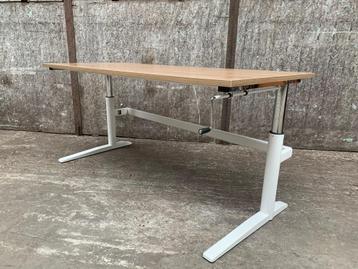 I-turn verstelbaar bureau d.m.v. slinger - grote partij beschikbaar voor biedingen