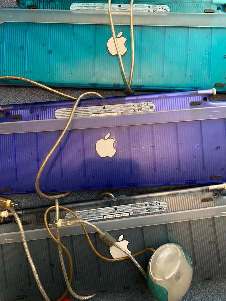 Apple USB Toetsenborden - Verschillende Kleuren & Condities, Computers en Software, Toetsenborden, Gebruikt, Qwerty, Bedraad, Ophalen of Verzenden