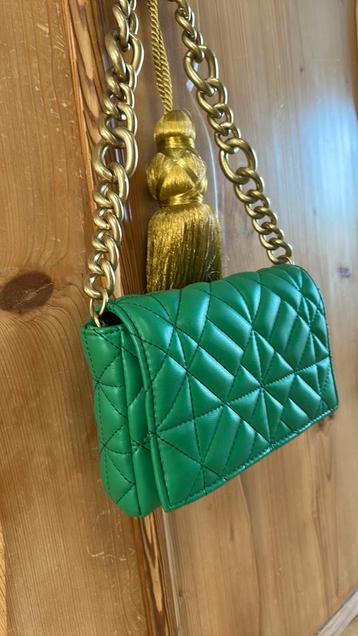 Zara groene tas met gouden ketting beschikbaar voor biedingen