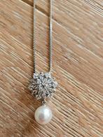 Ketting met zirkonia bloem en parel hanger, Met hanger, Nieuw, Ophalen of Verzenden, Zilver