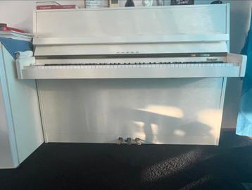 Te koop; mooie FAZER piano beschikbaar voor biedingen